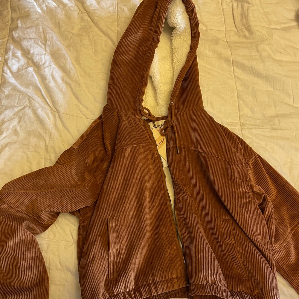 Cute cropped fur lined brown jacket